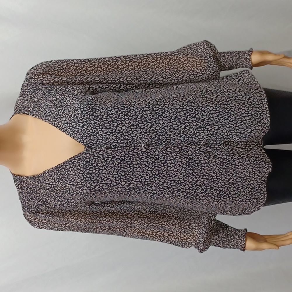 Sam & Jess Women's V-Neck Button-Front Smocked-Shoulder Top - Picture 2 of 11